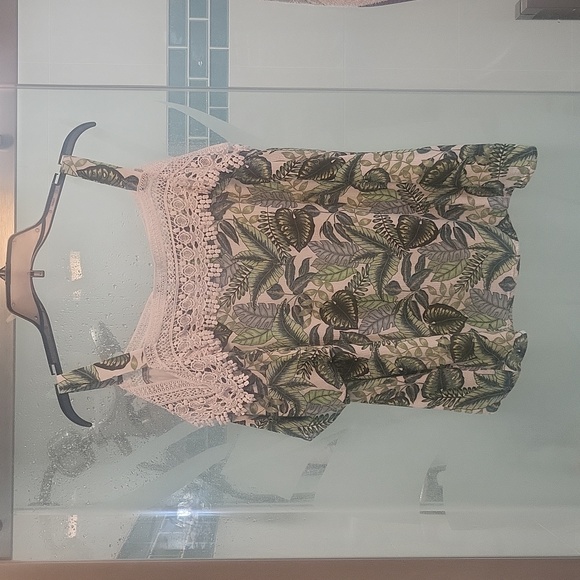 Women's shoulder cut out top - Picture 1 of 4